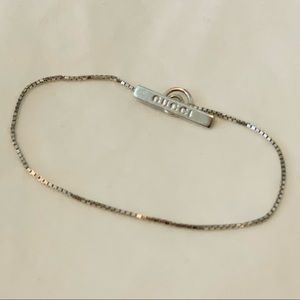 GUCCI- 100% authentic, white gold T-latch bracelet